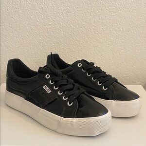 MUDD Beyley Womens Black Lace Up with sequin Sneakers